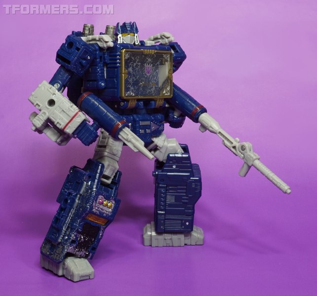 War For Cybertron Siege Soundwave Voyager Figure  (22 of 55)